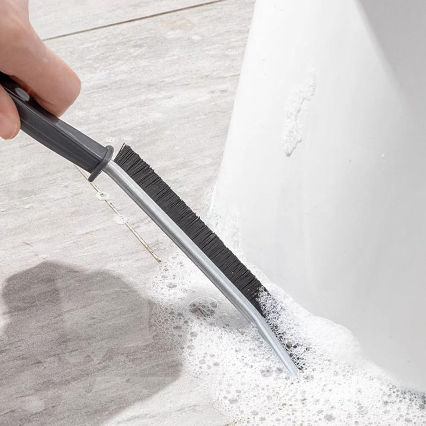 Krümmte Reinigungsbürste mit ultrafeinen Borsten 