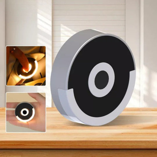 Opplys sekken din umiddelbart, selv i totalt mørke 