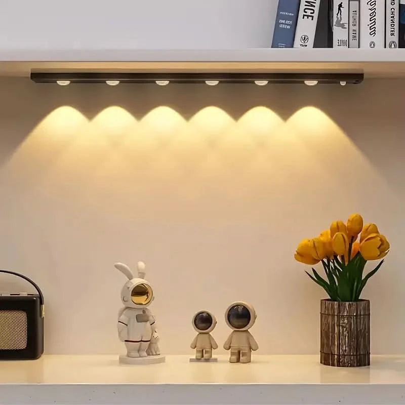 LED nálepková lampa s inteligentným pohybovým senzorom 