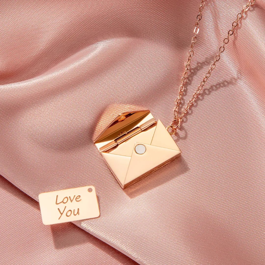 Collier enveloppe secret avec un message d’amour caché