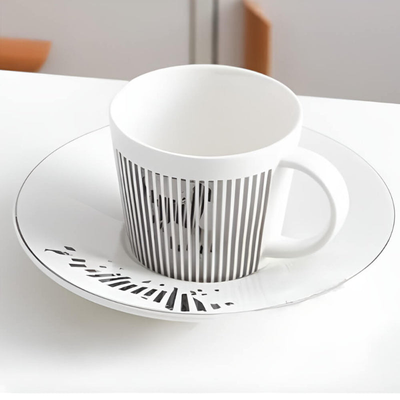 Un café elegante con una taza que revela un secreto 